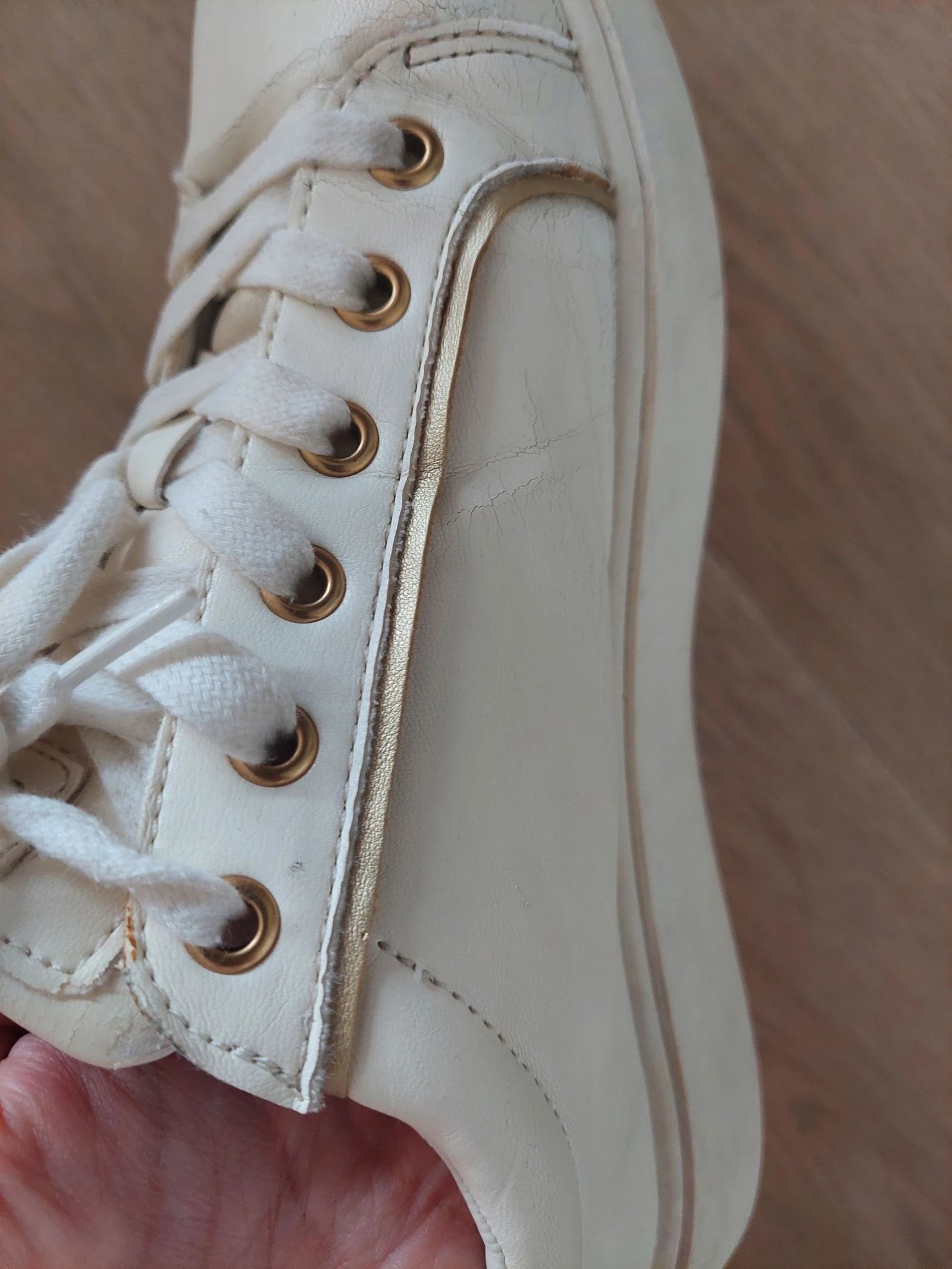 Tênis Guess Branco e Dourado – photo 5